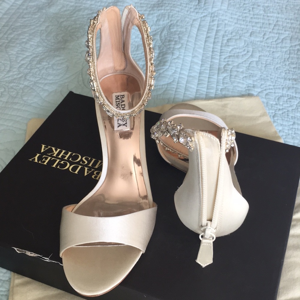 Brand new Badgley Mischka Geranium Kitten geek